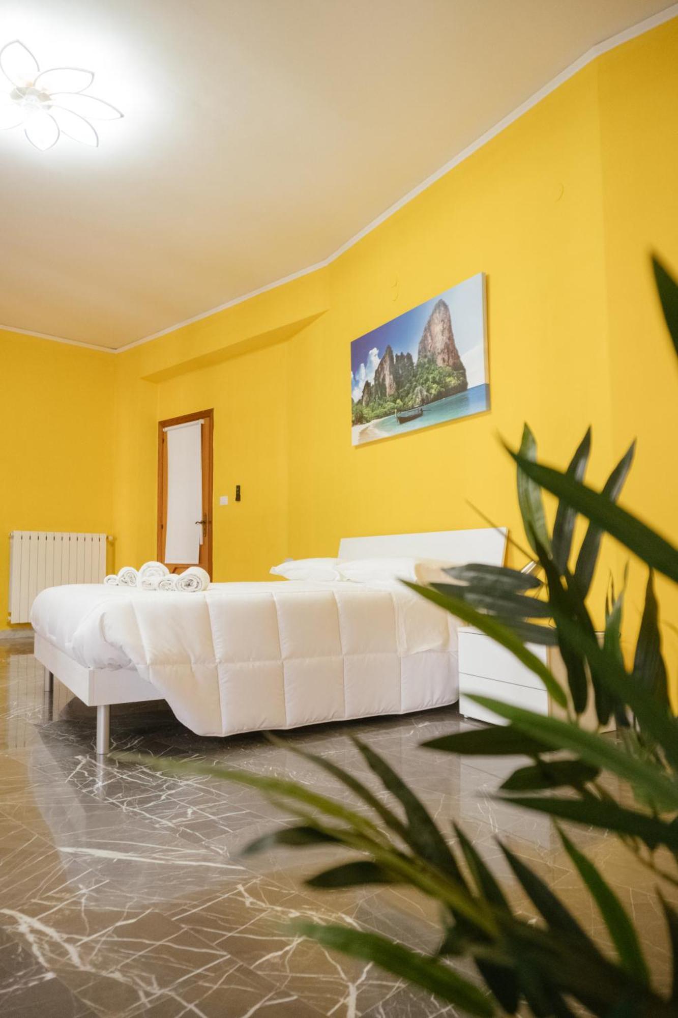 Domus Aurea Relax Room Salerno Exteriör bild