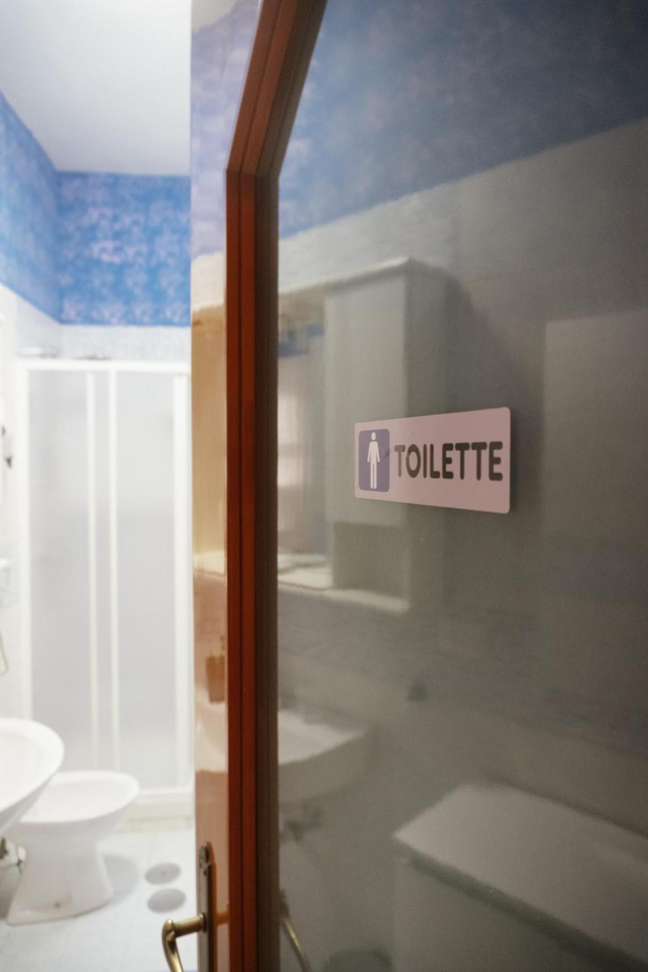Domus Aurea Relax Room Salerno Exteriör bild